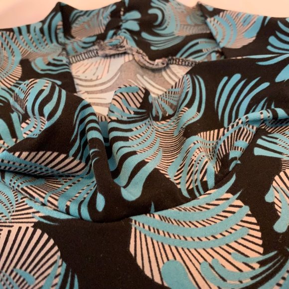Shell and Brush Stroke Design Short Sleeve Tunic/Shirt - Picture 4 of 12